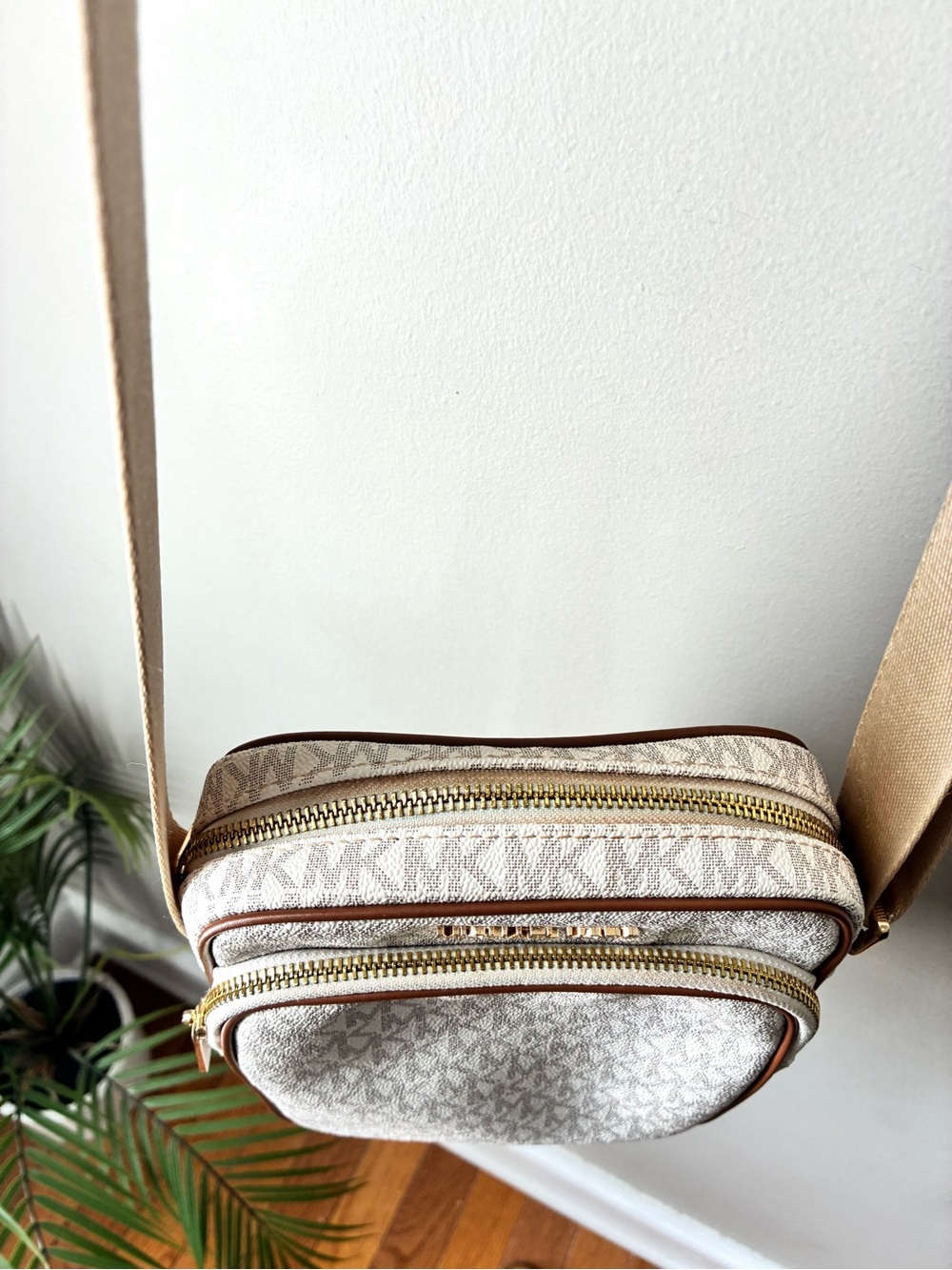 Michael Kors Women’s Cream Signature Crossbody Bag - Picture 2 of 4